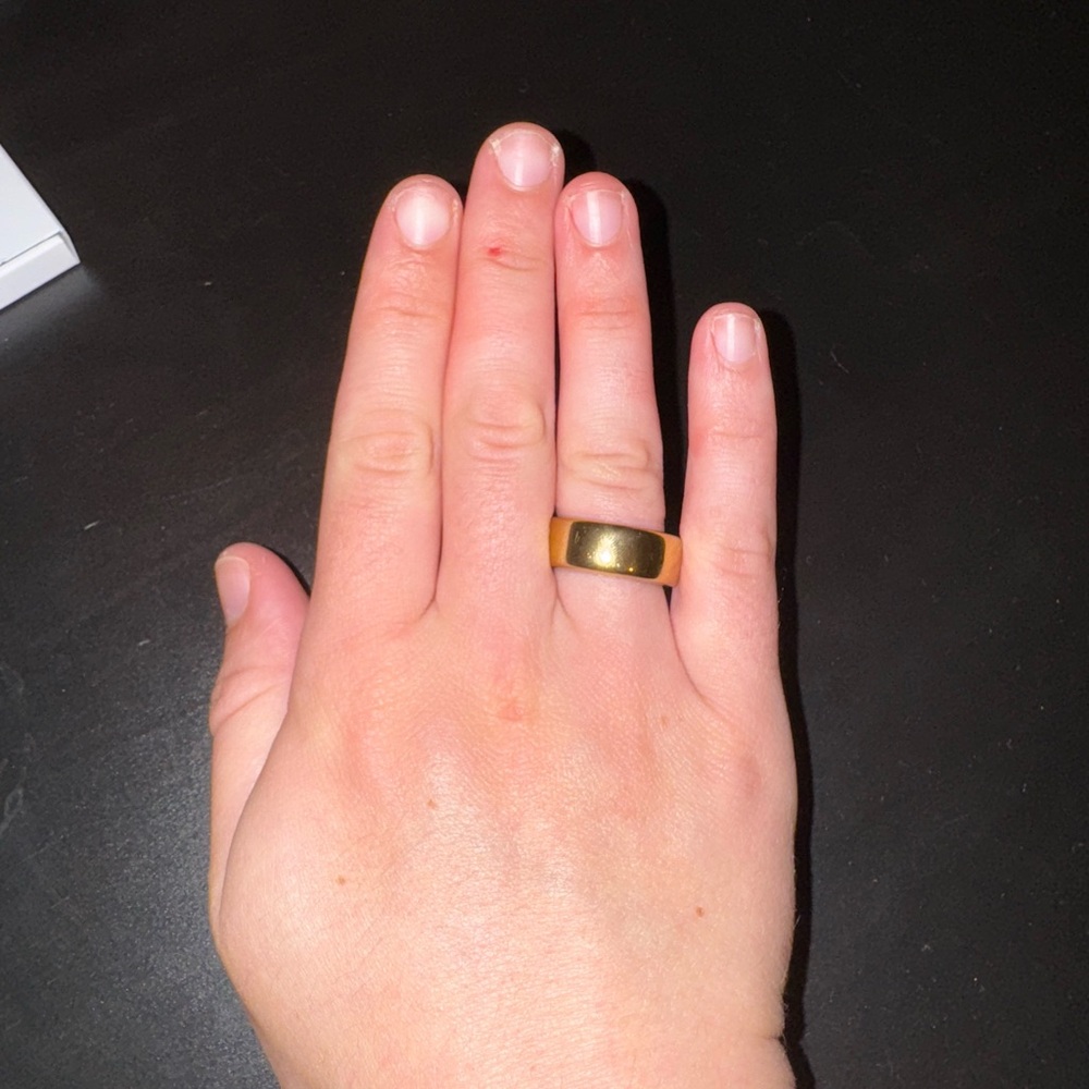 Gold Oura ring size 6